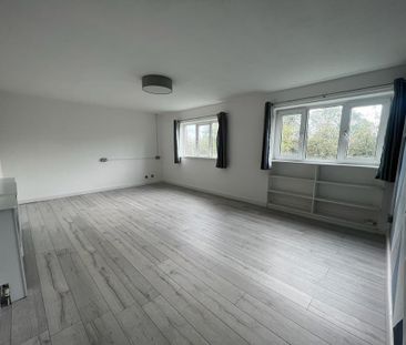 3 bedroom flat to rent - Photo 2