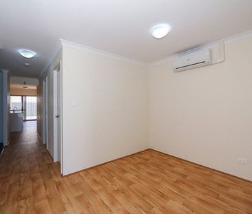 Stunning 3 Bedroom home opposite the shopping centre! - Photo 6