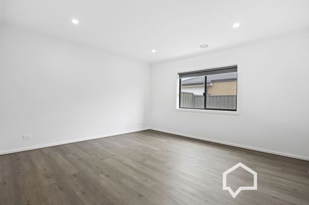 11 Tanby Drive Huntly VIC - Photo 1