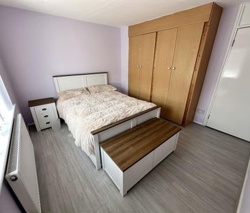 3 bedroom end of terrace house to rent - Photo 4