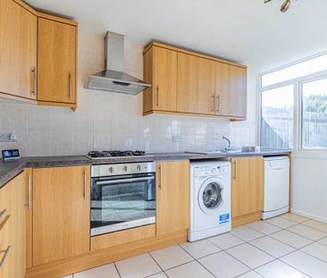 3 bed Terraced House for rent - Photo 5