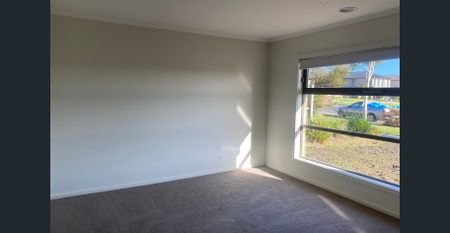 FOUR BEDROOM FAMILY HOME! - Photo 3