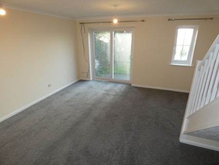 3 bed House - To Let - Photo 2
