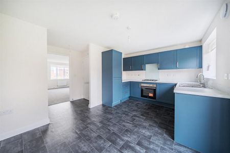 4 bedroom semi-detached house to rent - Photo 2