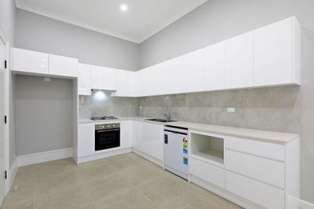 8 Carrington Avenue, - Photo 3