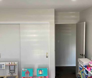 Well maintained 3 bedroom townhouse! - Photo 2