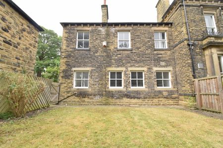 Cathedral Close, Wakefield - Photo 2