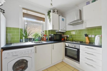 3 bedroom flat to rent - Photo 5