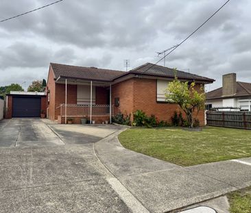 Three Bedrooms and Great Shedding - Photo 2