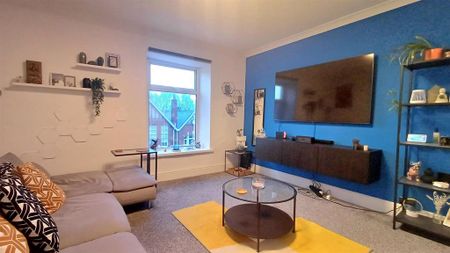 2 bedroom flat to rent - Photo 3