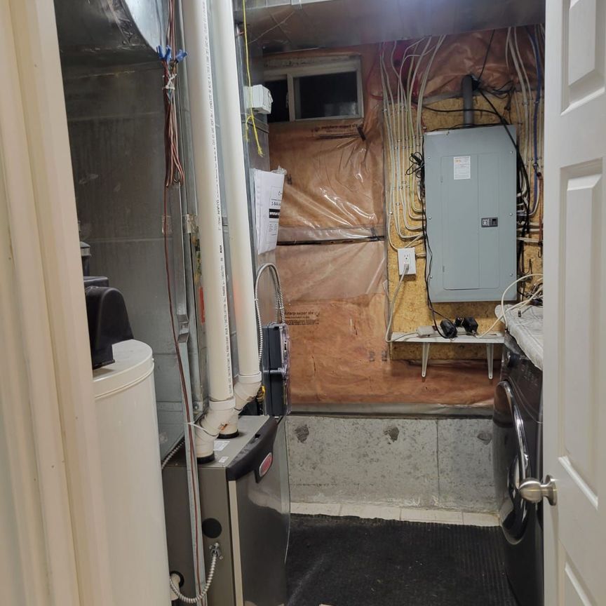 For Lease - 1548 Sarasota Crescent, Oshawa, Ontario - Photo 1