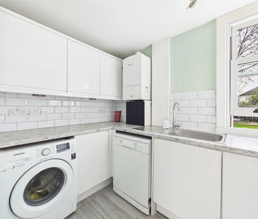 Alexandra Road, Hounslow, TW3 - Photo 4