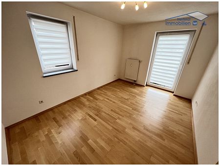 Gepflegte 2,5 Zimmer-Erdgeschoss-Wohnung mit kleinem Gartenanteil + Terrasse in beliebter Lage - Photo 3