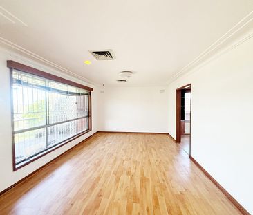 Spacious 3-Bed Home in Castle Hill - Photo 2