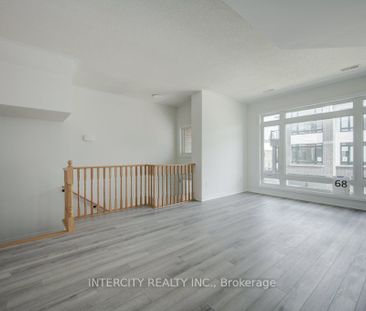 Townhouse For Lease | X8128126 - Photo 2