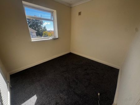 2 Bed Flat, Summit Way, SO18 - Photo 3