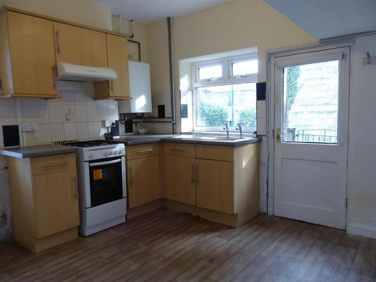 2 bedroom end of terrace house to rent - Photo 1