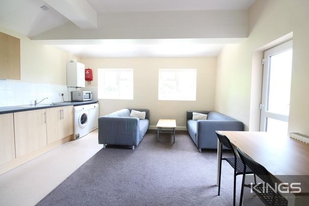 7 bedroom semi-detached house to rent - Photo 1