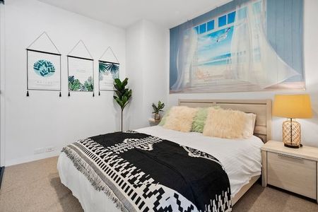 Furnished! Luxury Large Size 1 Bedroom + 1 Study Apartment - Photo 5