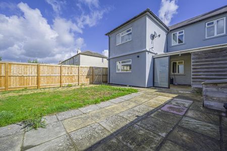 3 bedroom semi-detached house to rent - Photo 4