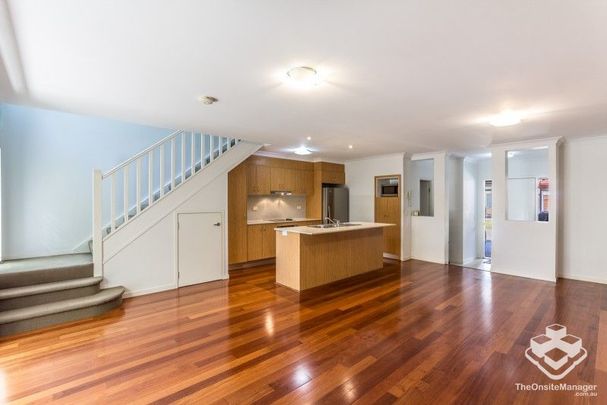 Beautiful 3-Bedroom Townhouse Offering Space, Comfort and Convenience - Photo 1