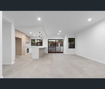 4-Bedroom (2 Master Bedrooms) 3-Bathroom Home - Photo 1