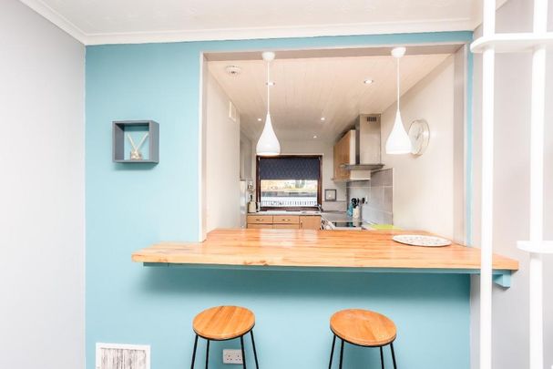 2 bedroom end of terrace house to rent - Photo 1