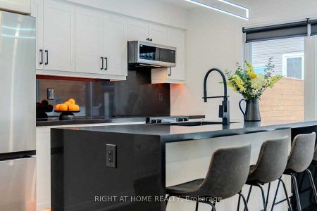 16 Habibi Lane apartment — Toronto, ON (3-Bedroom) - 3 Bedroom - Photo 4