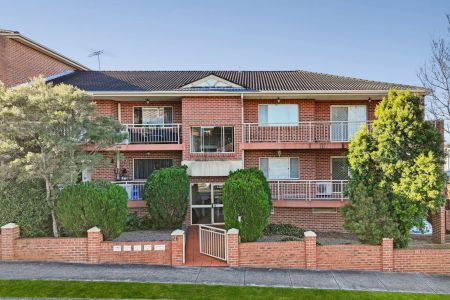 Boutique 'Villa Style' Two Bedroom Apartment in the Heart of Enfield CBD - Photo 5