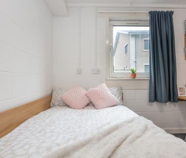 1 bedroom in a flat share to rent - Photo 1