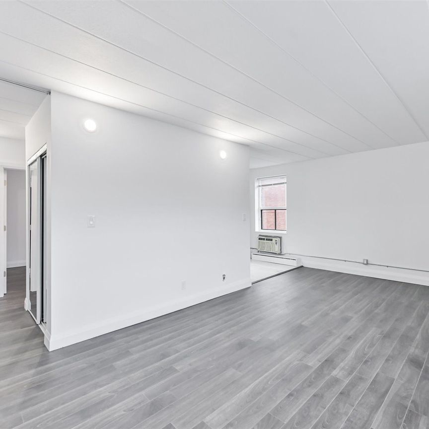 For Lease - 325 Sammon Avenue Unit# 201, Toronto, Ontario - Photo 1