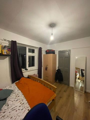 4 Bed Terraced House, Ash Road, LS6 - Photo 3