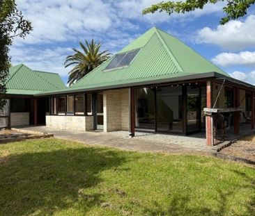 Quiet Living Surrounded by Vineyards - Photo 4