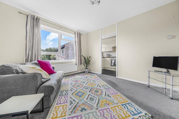 Kingfisher Drive, Guildford, Surrey, GU4 - Photo 1