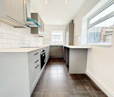 2 bedroom semi-detached house to rent - Photo 3