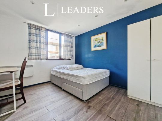 1 bedroom in a house share to rent - Photo 1