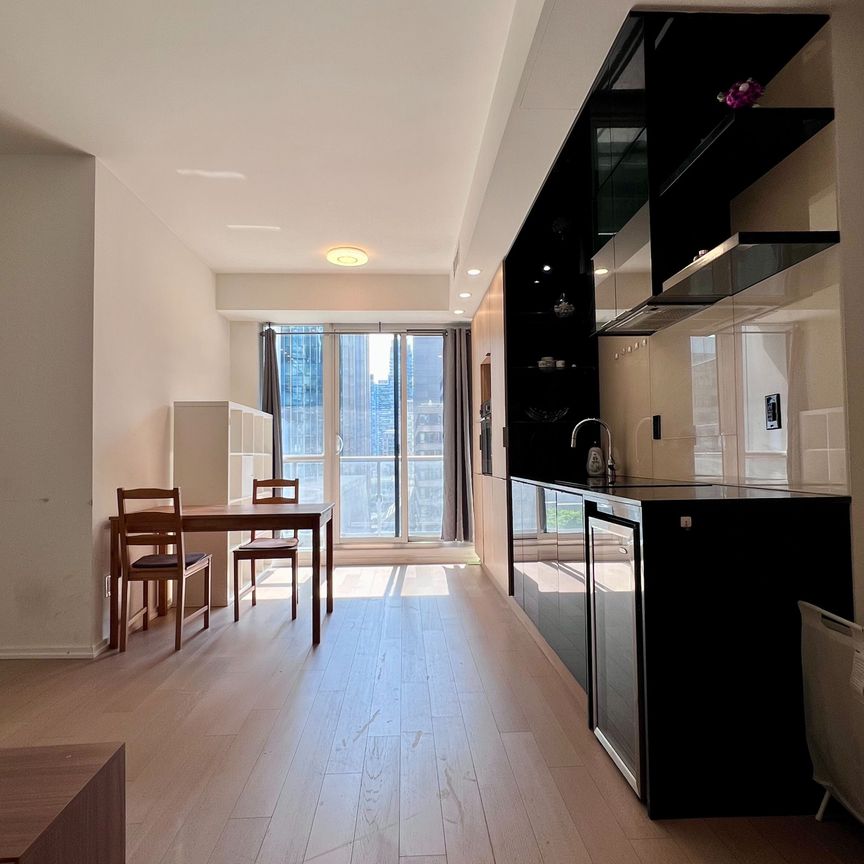 For Lease - 70 Temperance Street Unit# 1012, Toronto, Ontario - Photo 1