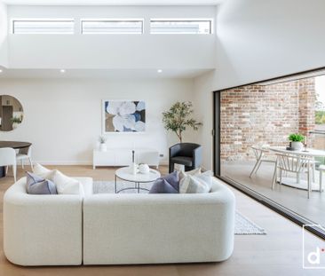 Effortless Elegance Meets Relaxed Coastal Comfort - Photo 1