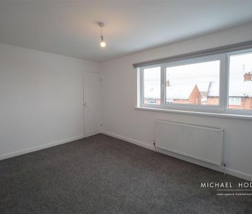 2 bedroom semi-detached house to rent - Photo 6