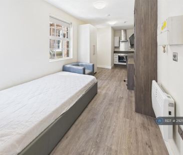 Studio to rent - Photo 2