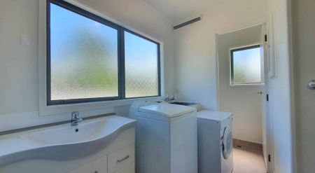 Spacious One Bedroom Apartment - Photo 4