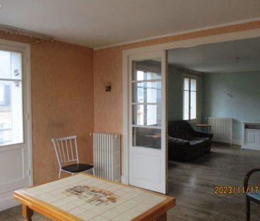 VOUZIERS, un appartement de type F4 avec grenier, cave, courette. - Photo 4