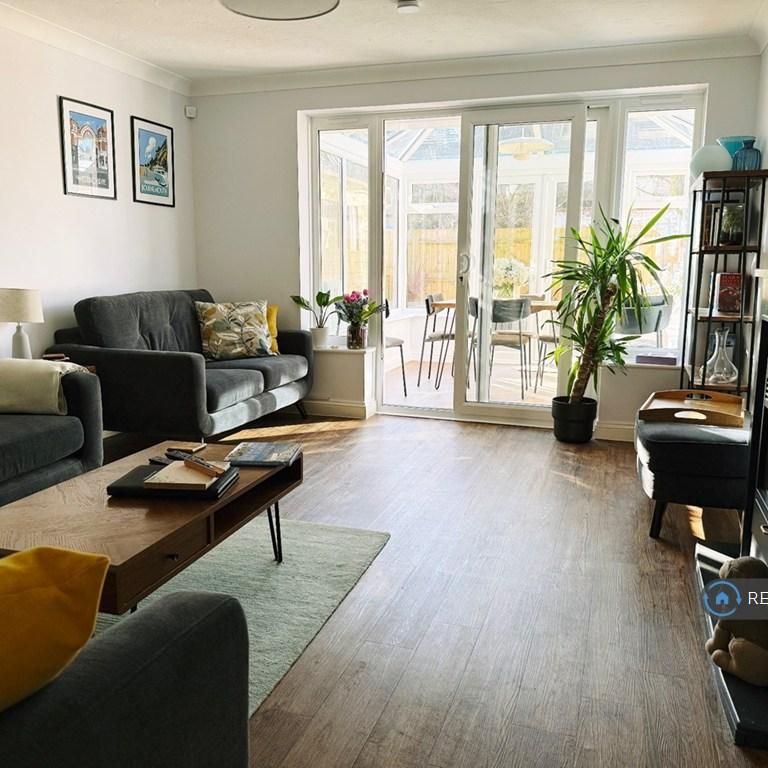 1 bedroom in a house share to rent - Photo 1