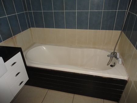 Location Appartement 4 pièces 81m² ST PAUL 97434 - Photo 3