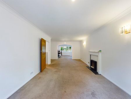 4 bedroom detached house to rent - Photo 3