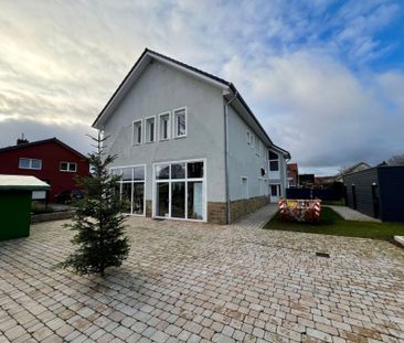 Geräumige Neubau 3-Zimmer-Wohnung mit moderner Ausstattung in Alfha... - Photo 1