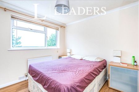 3 bedroom house to rent Kilmiston Drive, Fareham, PO16 - Photo 3