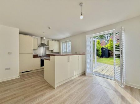 3 bedroom semi-detached house to rent - Photo 5