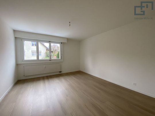 Grosszügige und lichtdurchflutete Wohnung an ruhiger Lage! - Photo 1