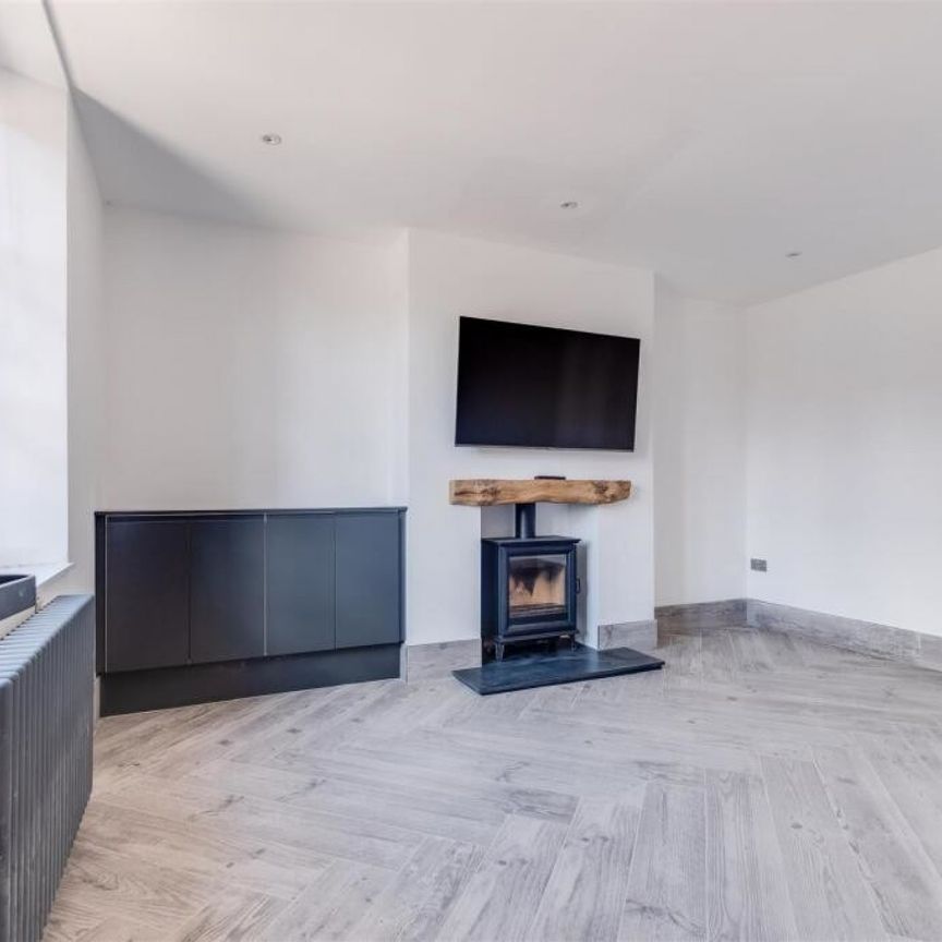 2 bedroom Semi-detached house to rent - Photo 1